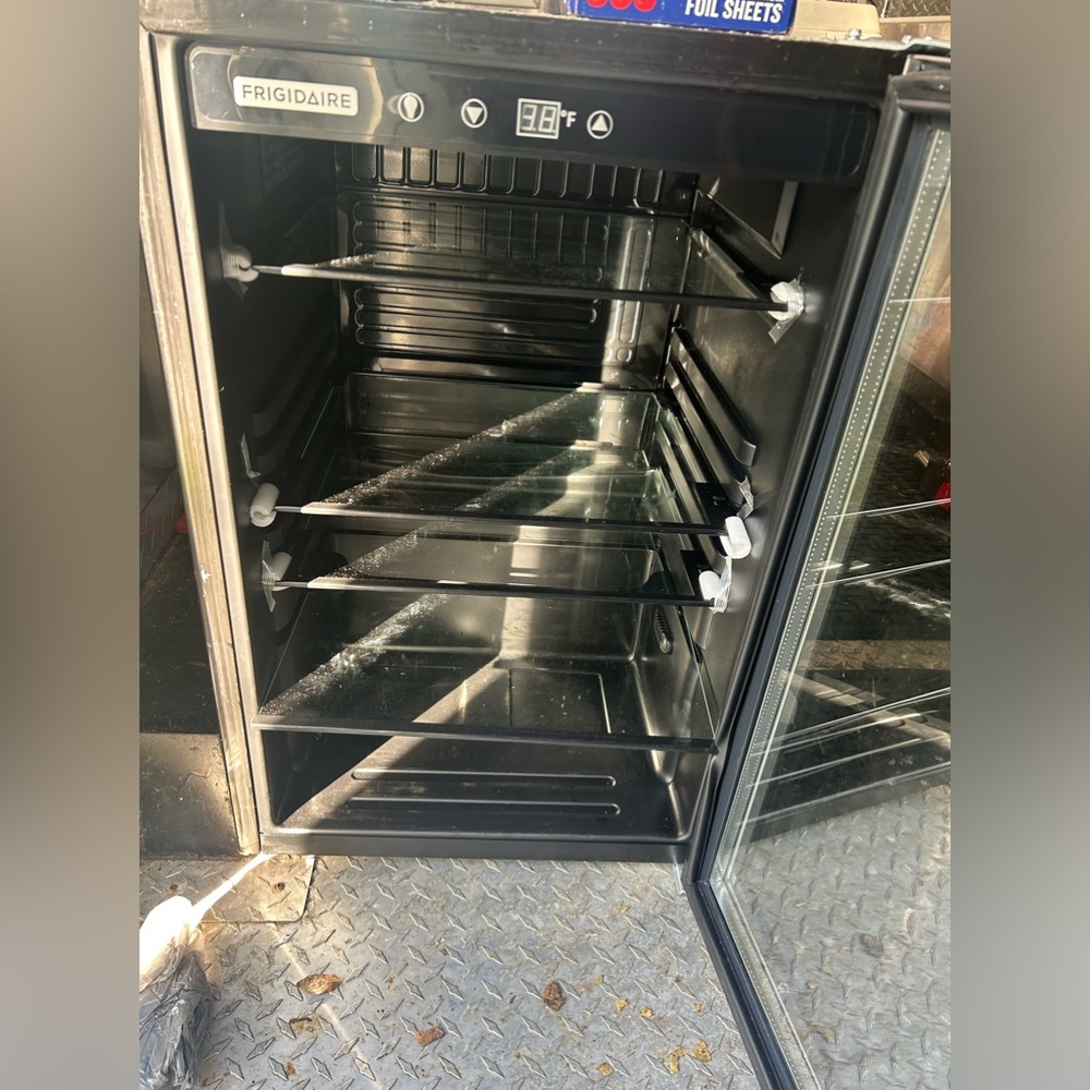 Mini fridge - Picture 2 of 3